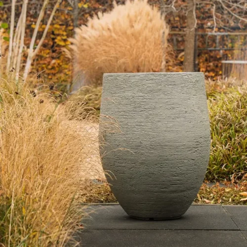 Plantenbak model Kivo 5 Duurzaam en betrouwbaar: de KIVO plantenbak met bodem komt met 5 jaar garantie en is perfect voor tuin, terras en semi-openbare ruimtes.